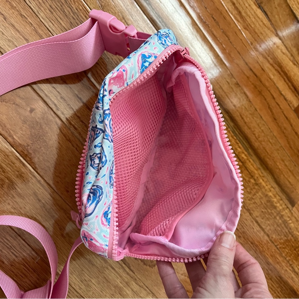 Simply Southern Belt Bag - Oyster Print in pink/blue, NWT - Picture 4 of 8